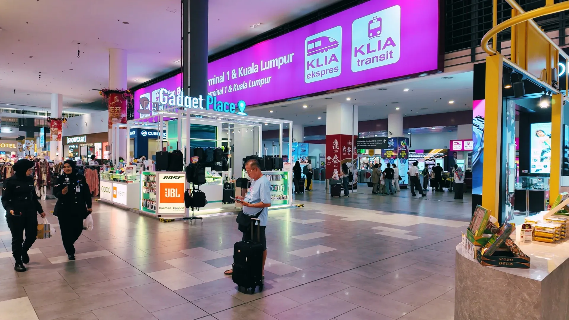 Tới ga Salak Tinggi bằng KLIA transit - ảnh 1