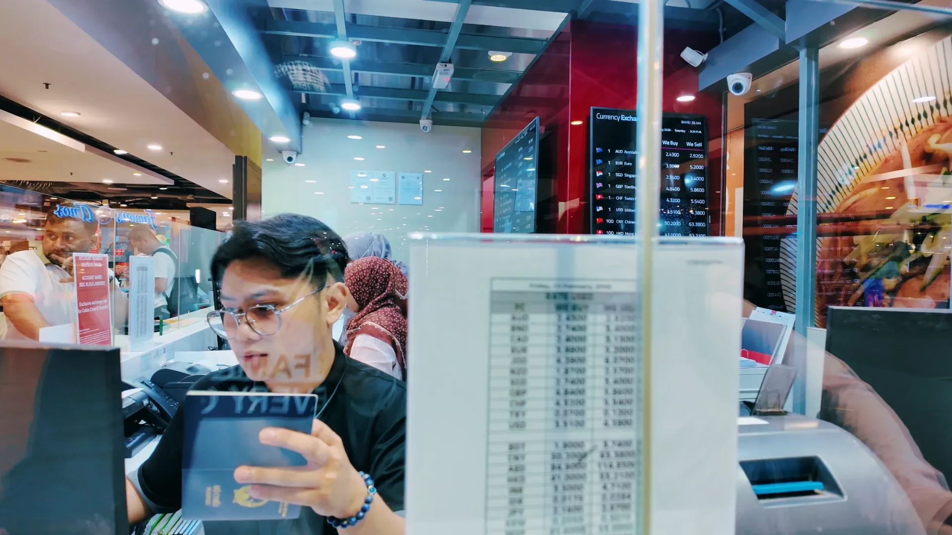 Đổi tiền ở KLIA2